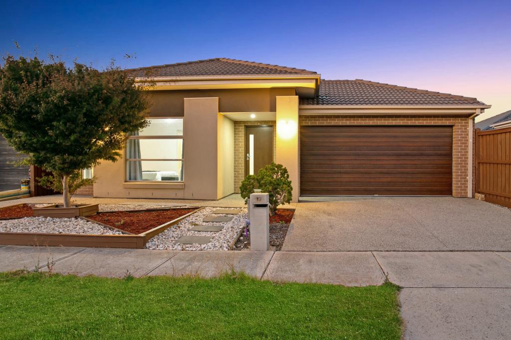 19 MERRIWEATHER ST, TRUGANINA, VIC 3029