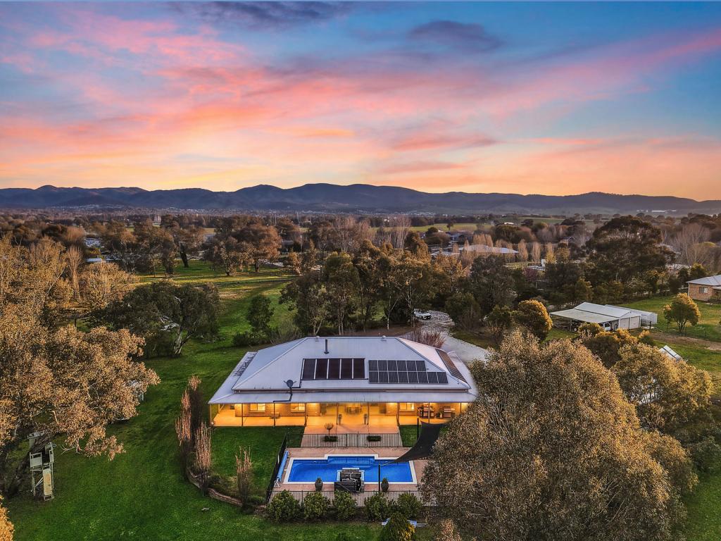 18 Leconfield Dr, Bombira, NSW 2850