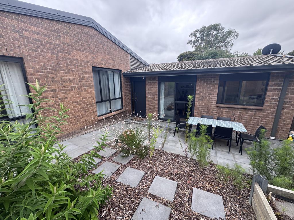 8 Evergood Cl, Weston, ACT 2611