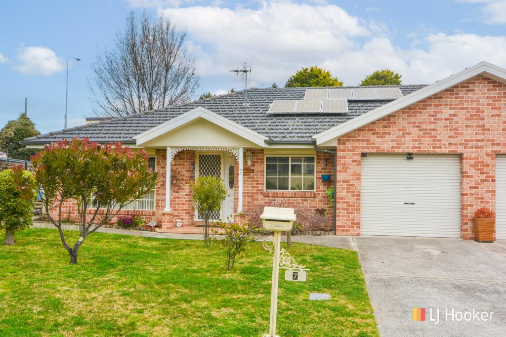 7 Barracks Pl, Lithgow, NSW 2790