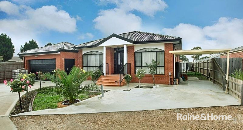 8 KINGDOM CT, ROXBURGH PARK, VIC 3064