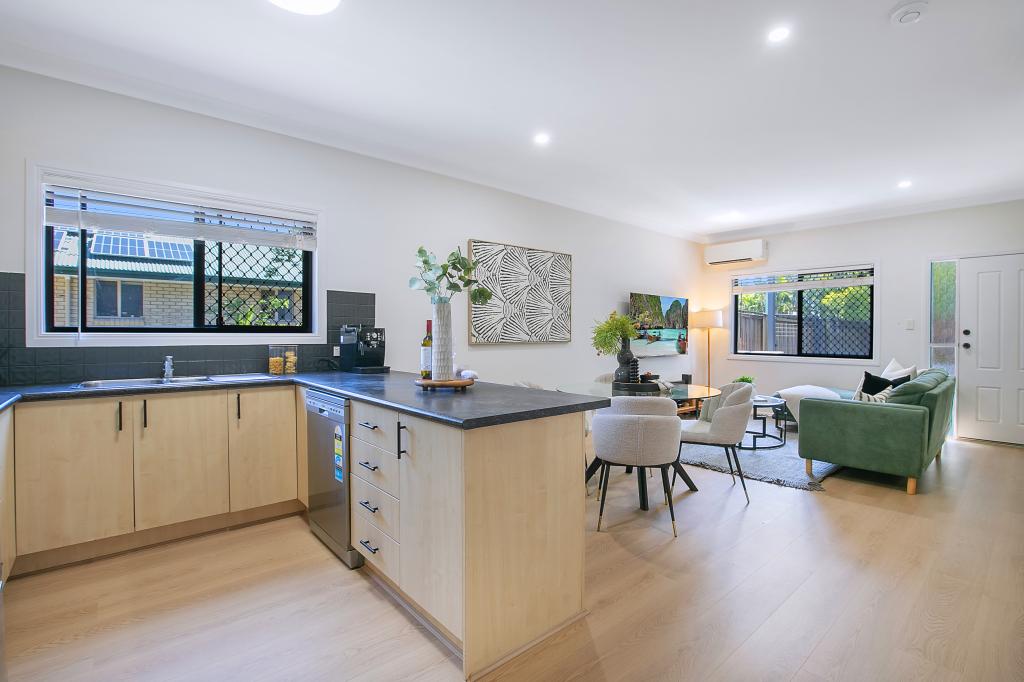 2/50 JONES RD, CARINA HEIGHTS, QLD 4152