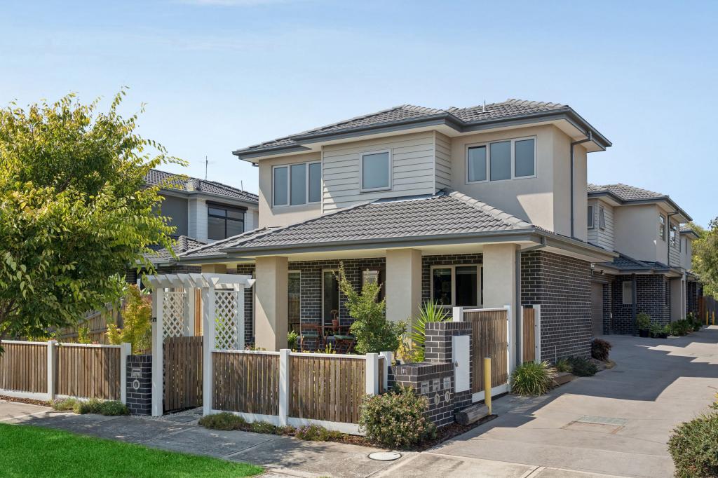 1/11 ELSEY RD, RESERVOIR, VIC 3073