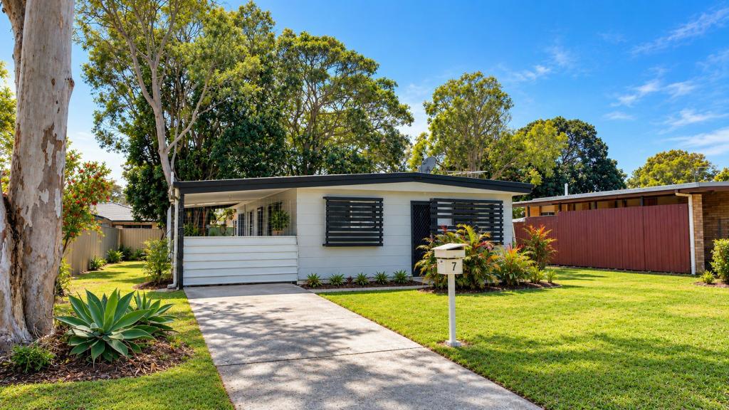 7 Lalroy St, Beachmere, QLD 4510