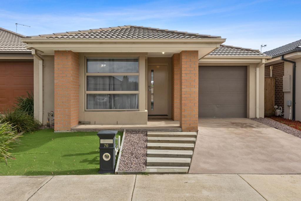 76 BRAMLEY AVE, CHARLEMONT, VIC 3217