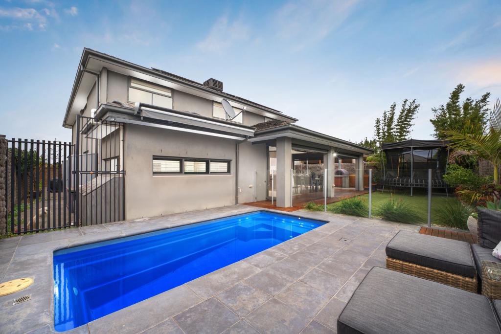52 Waterside Dr, Waterways, VIC 3195