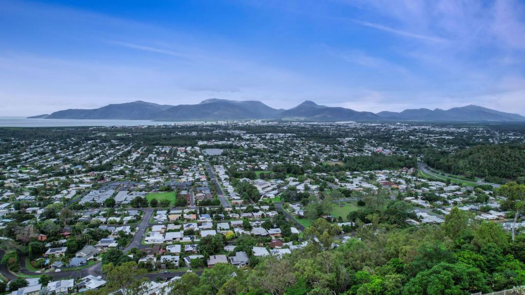 8 THE PEAK RD, BRINSMEAD, QLD 4870