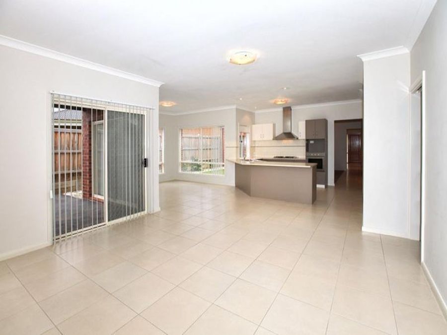 29 Lauderdale Dr, Craigieburn, VIC 3064