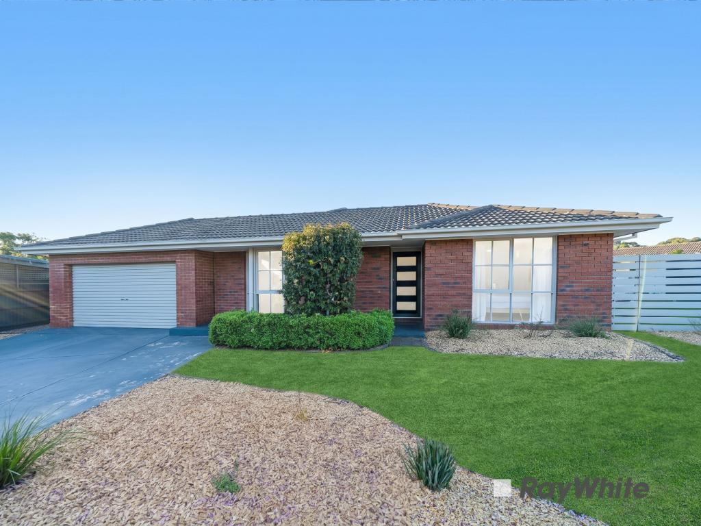 4 MONTEREY CT, NARRE WARREN, VIC 3805