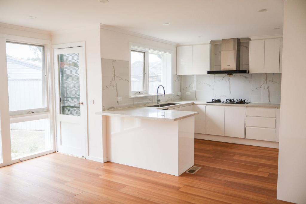 5 PLOVER CT, ENDEAVOUR HILLS, VIC 3802