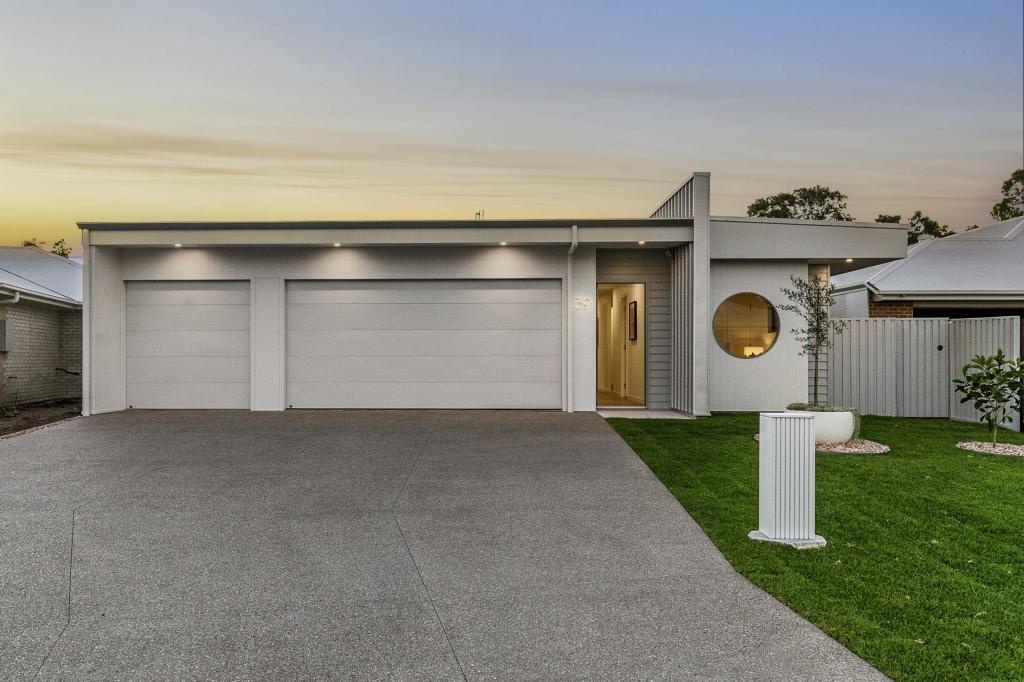 39 Oceanview St, Point Vernon, QLD 4655