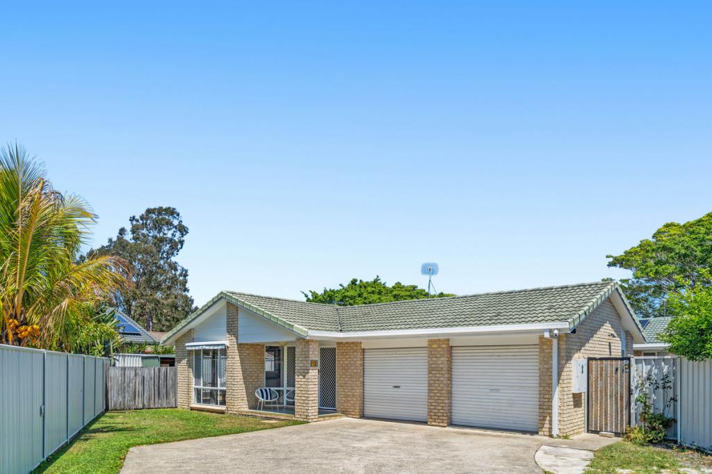 1/12 JANNIE CT, LABRADOR, QLD 4215