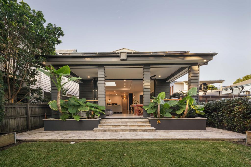117 Yundah St, Shorncliffe, QLD 4017