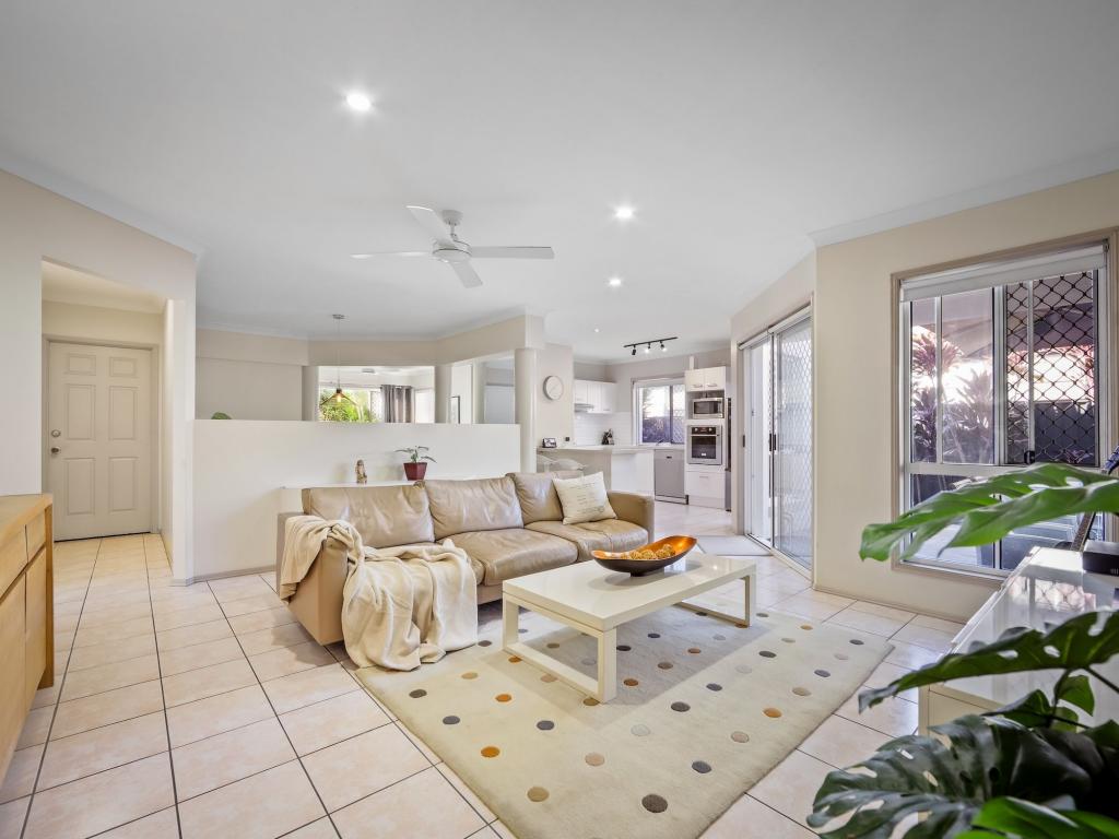 33 Dartmouth Ct, Varsity Lakes, QLD 4227