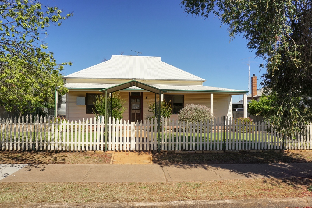 74 Church St, West Wyalong, NSW 2671