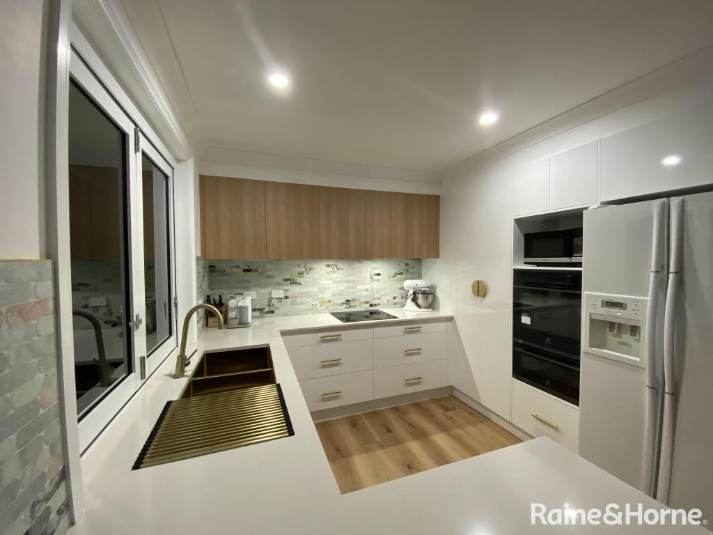 27 Harrier Pde, Calala, NSW 2340