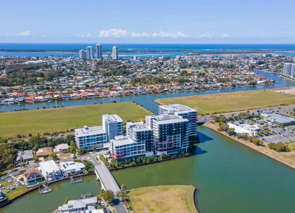 4211/25-31 EAST QUAY DR, BIGGERA WATERS, QLD 4216