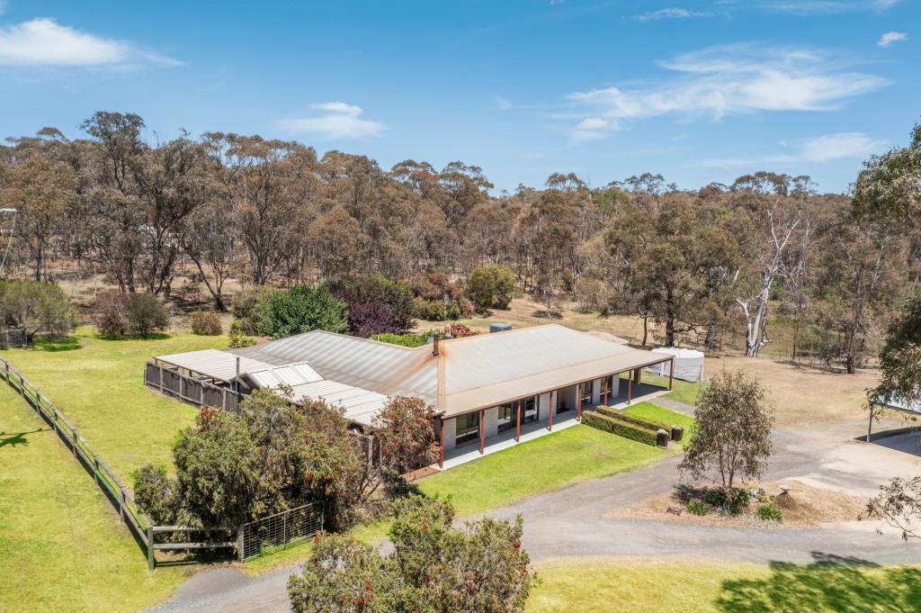 25 Scotts Cres, Heathcote, VIC 3523