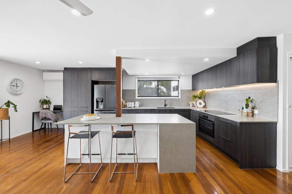 27 Lergessner St, Biggera Waters, QLD 4216