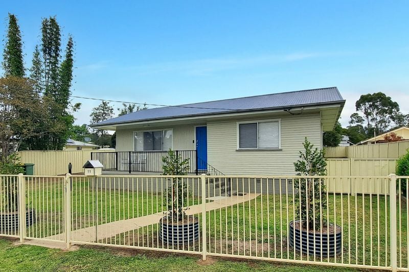 11 Gleeson St, Crows Nest, QLD 4355