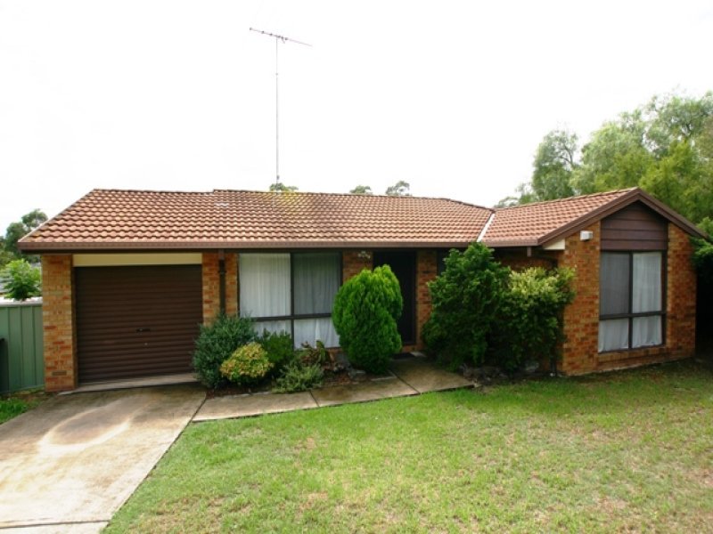 2 Higgs Pl, Cranebrook, NSW 2749
