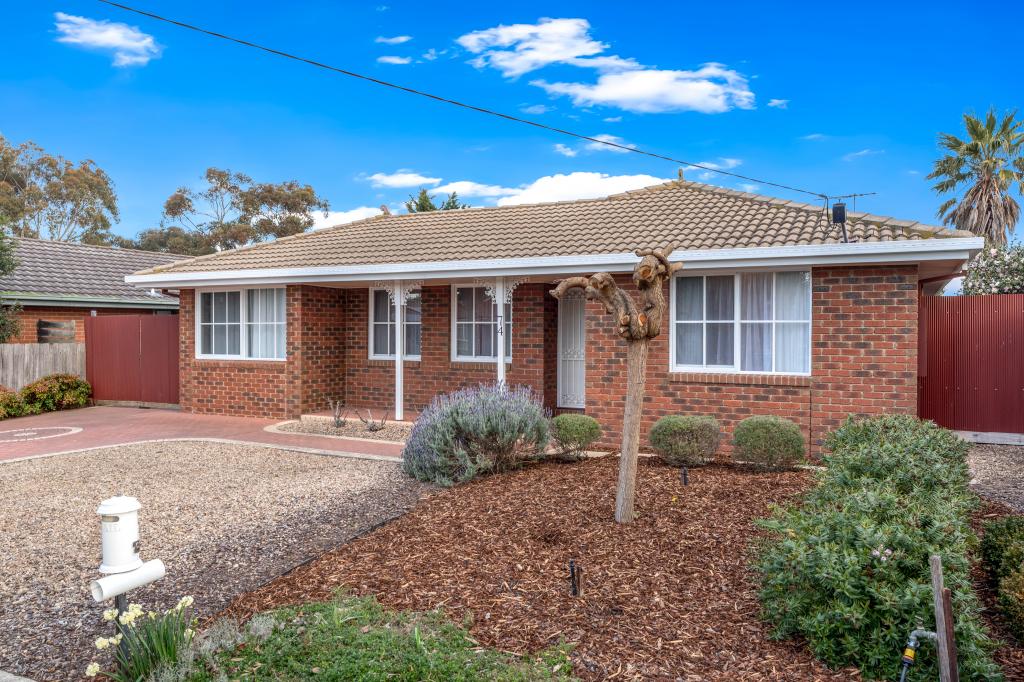 74 Yarcombe Cres, Craigieburn, VIC 3064