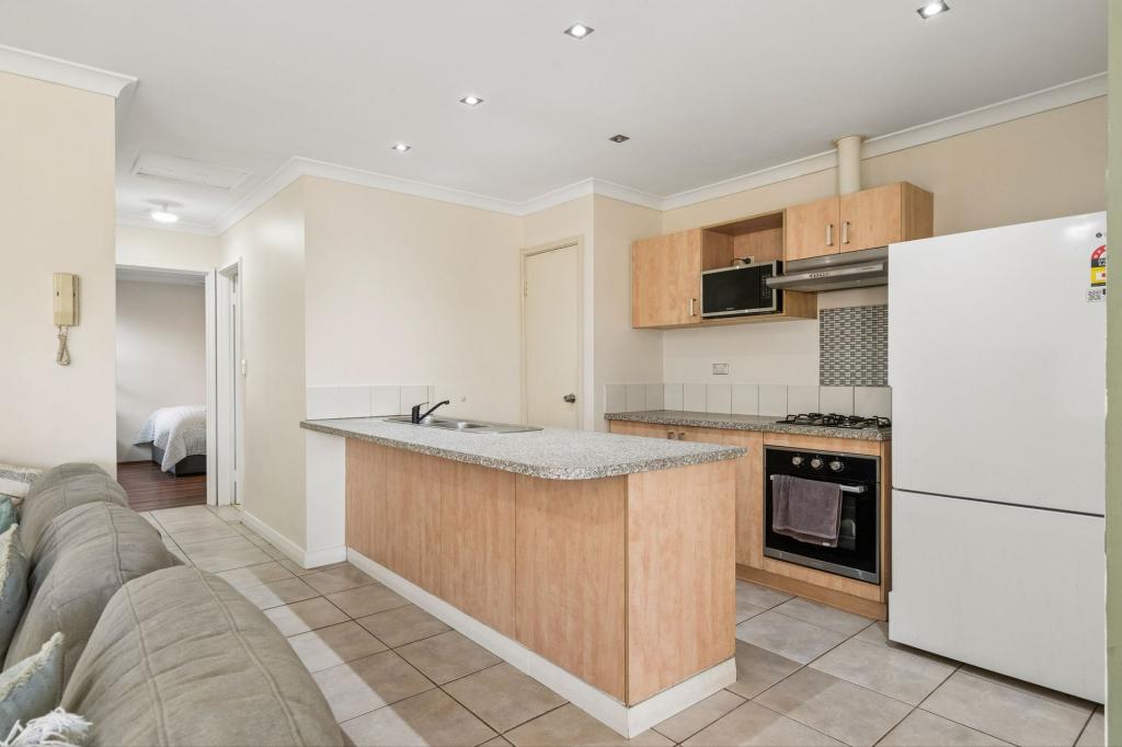 4/2 HOGARTH ST, CANNINGTON, WA 6107