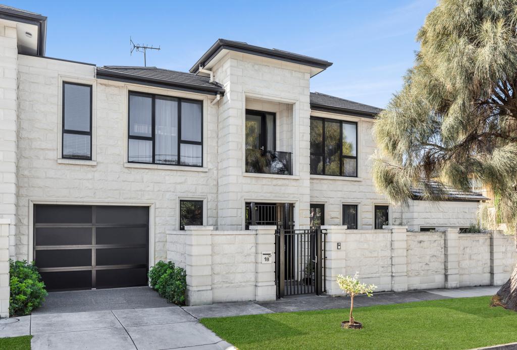 1B FOURTH ST, BLACK ROCK, VIC 3193