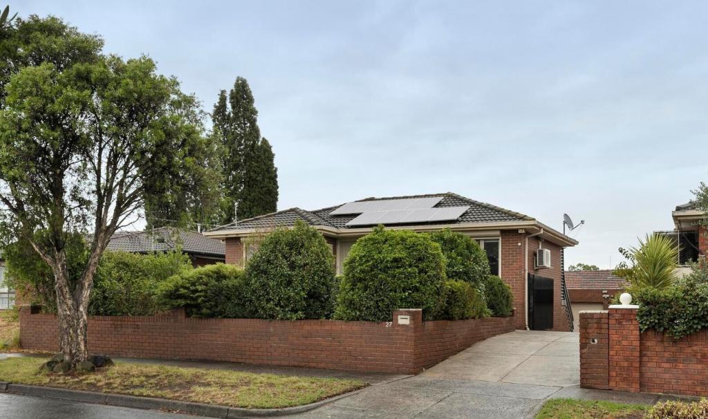 27 Moira Ave, Reservoir, VIC 3073