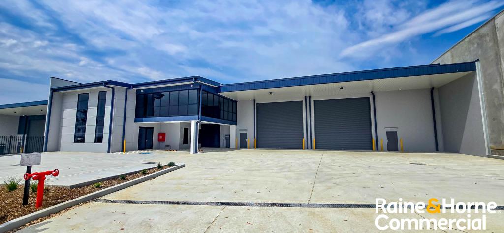 82 SOUTHWELL RD, ORAN PARK, NSW 2570