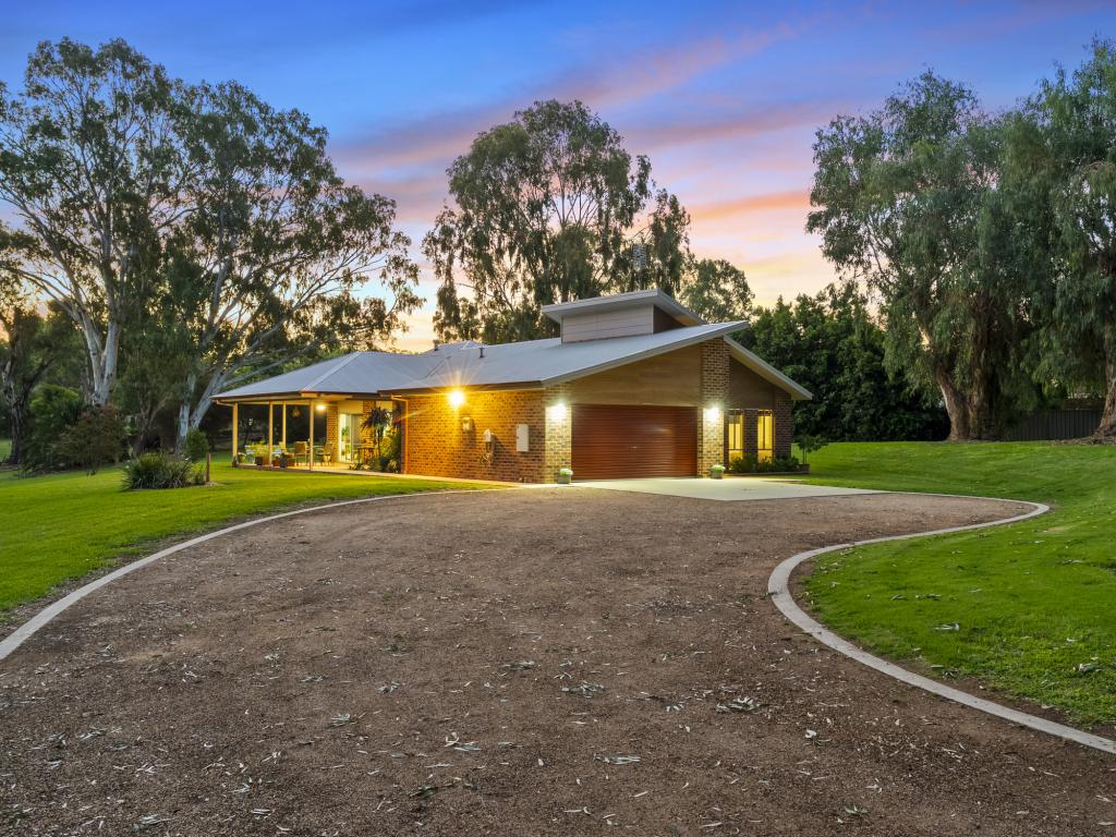 1 Pinewood Lane, Tocumwal, NSW 2714