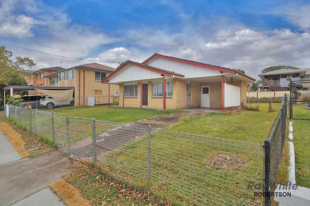 202 Broadwater Rd, Mansfield, QLD 4122