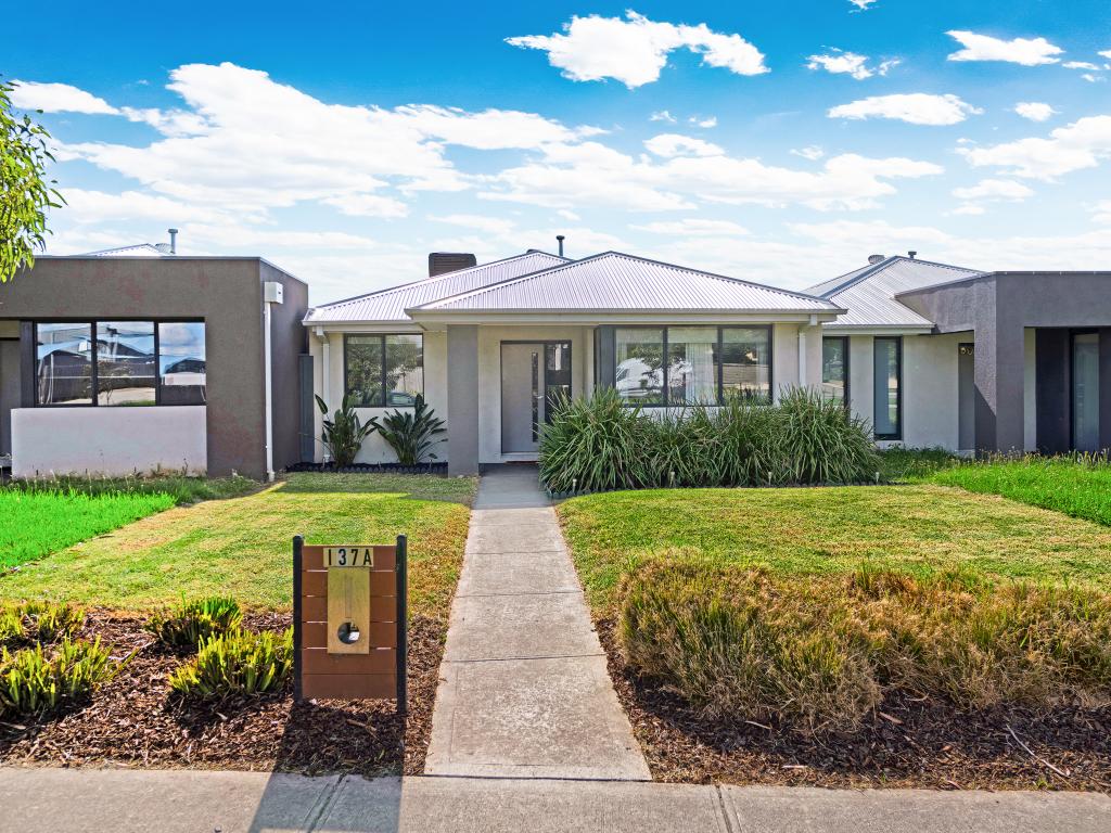 137a Wheelers Park Dr, Cranbourne North, VIC 3977