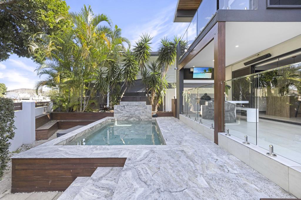 2/39 Holland Ct, Broadbeach Waters, QLD 4218