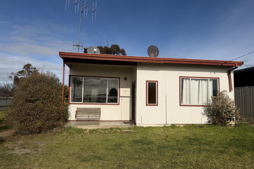 37 Mcdonald St, Gnowangerup, WA 6335