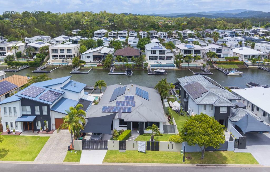 17 Harbourvue Ct, Helensvale, QLD 4212