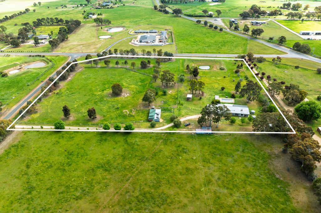 19 Raven Cl, Table Top, NSW 2640