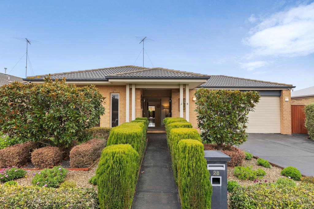 28 YEOMAN CRES, LEOPOLD, VIC 3224