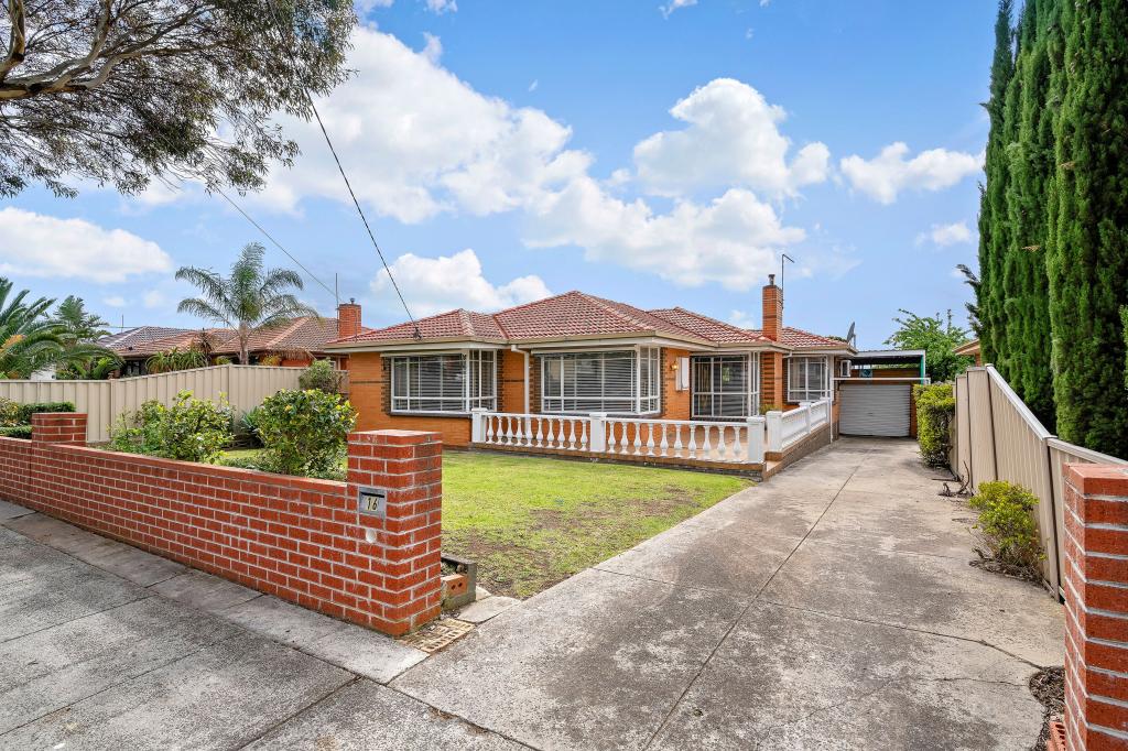 16 CHESTNUT ST, CAMPBELLFIELD, VIC 3061