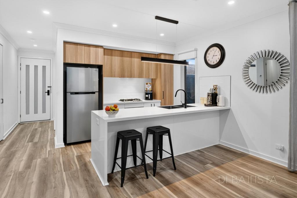 2 Mawson St, Mickleham, VIC 3064