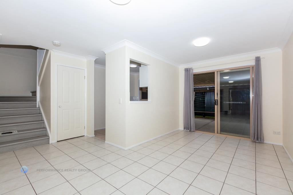 1/8 Hialeah Cres, Helensvale, QLD 4212