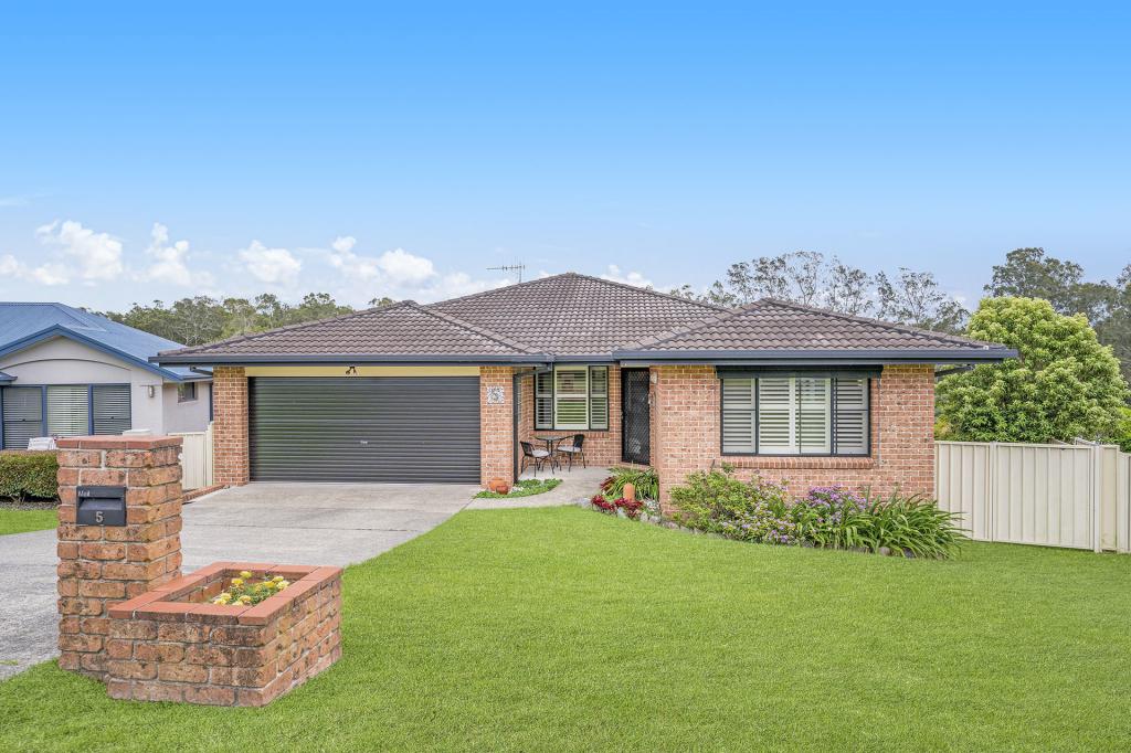 5 Dampier Ct, Lake Cathie, NSW 2445