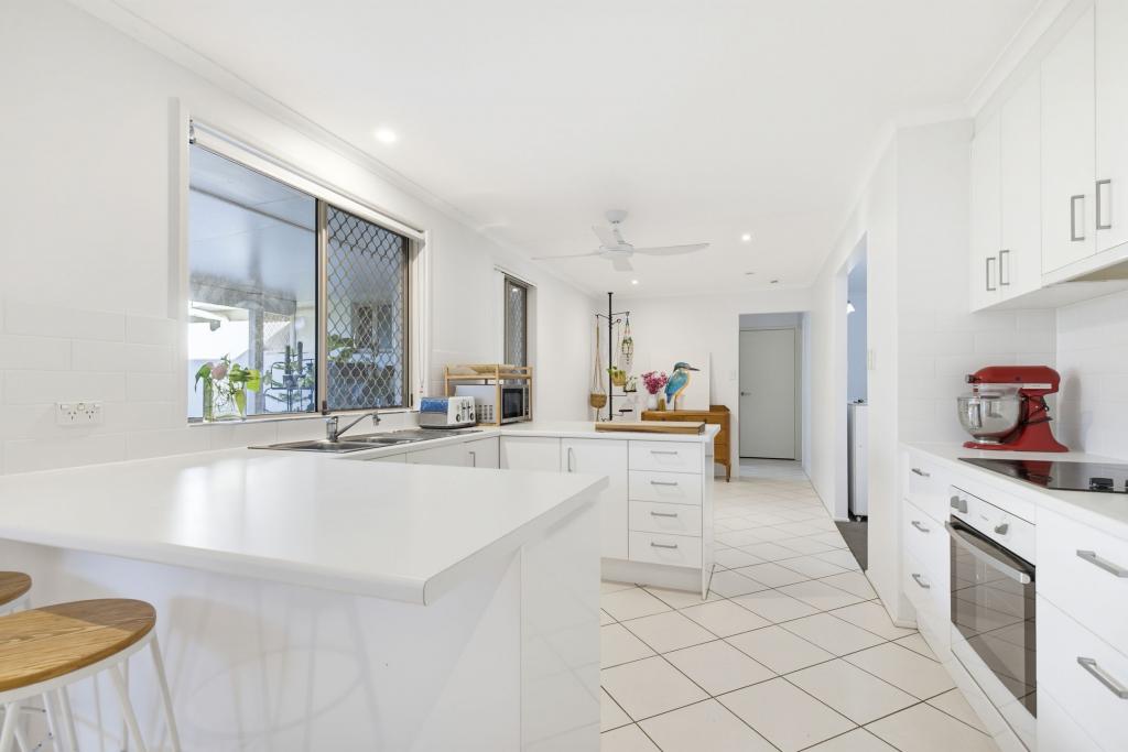 63 Lapoinya Cres, Warana, QLD 4575