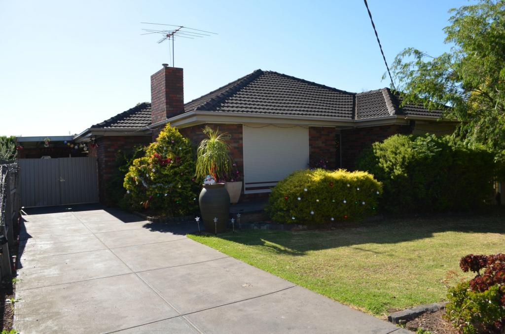 12 MOFFAT ST, AVONDALE HEIGHTS, VIC 3034