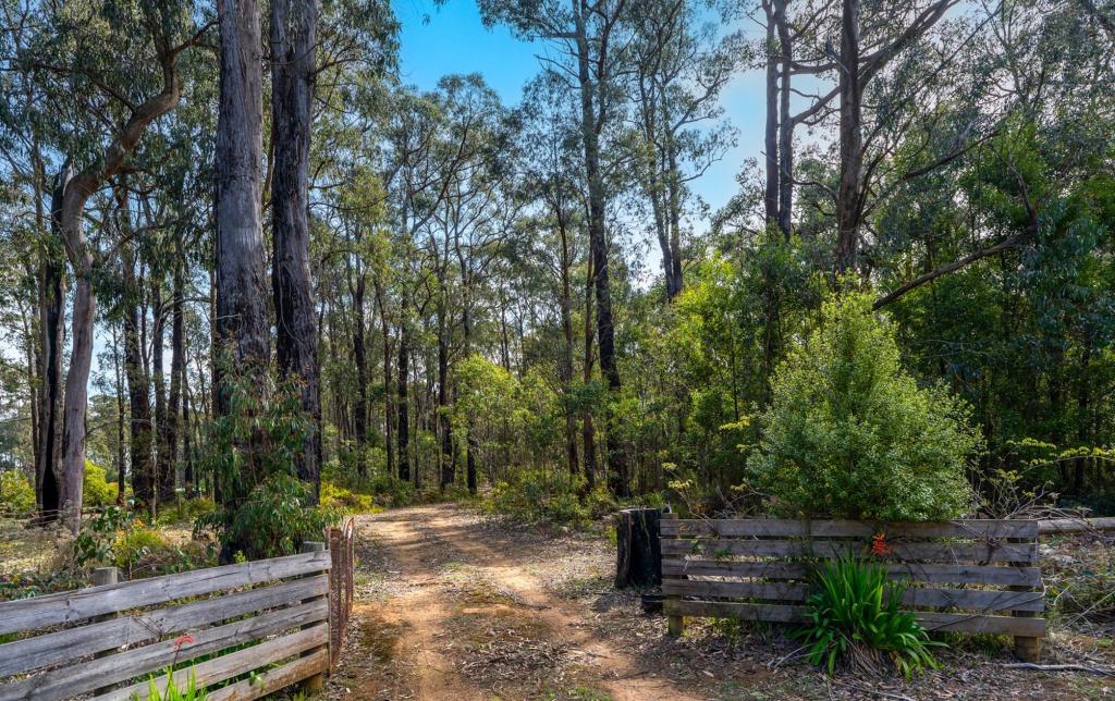 224 Edenvale Cres, Kinglake West, VIC 3757