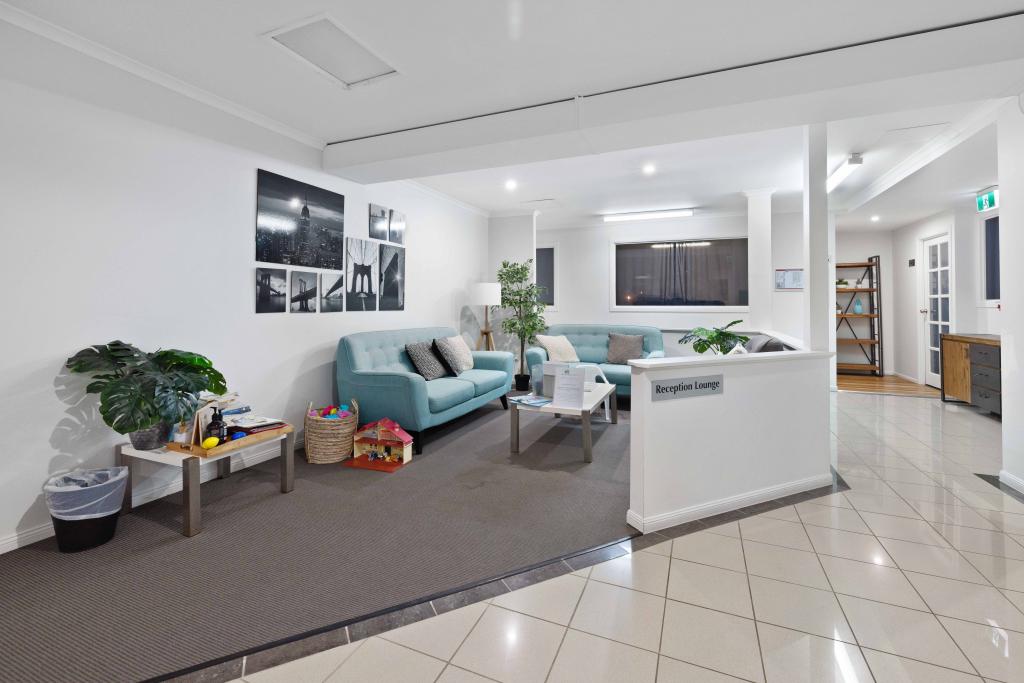 2-20 Shore St W, Ormiston, QLD 4160