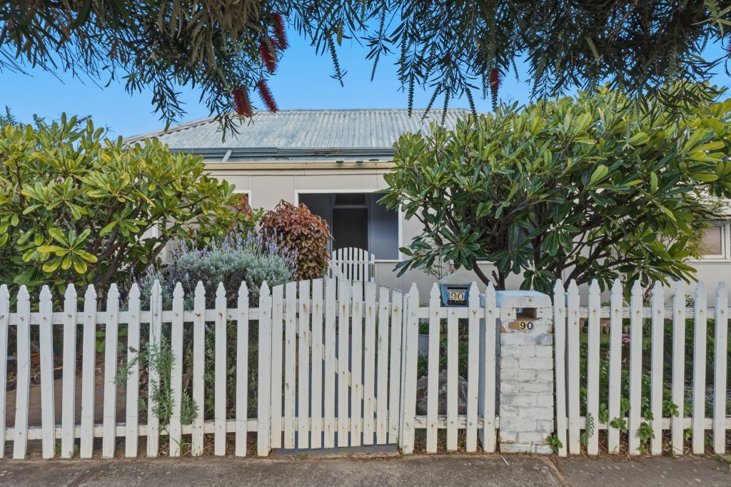 90 Francis St, Beachlands, WA 6530