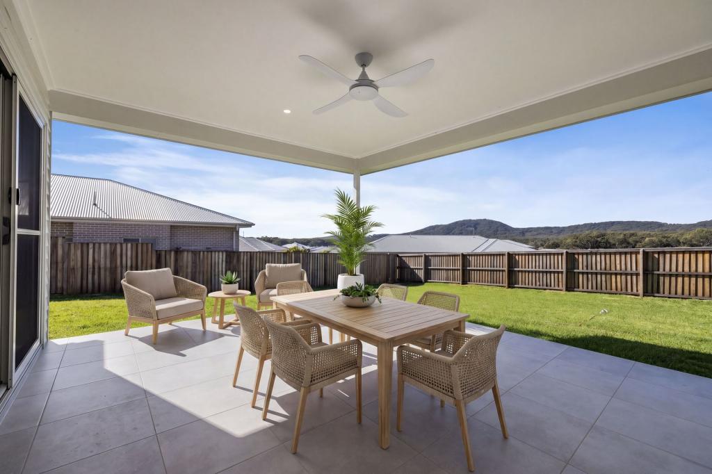 14 Burrawong Dr, South West Rocks, NSW 2431