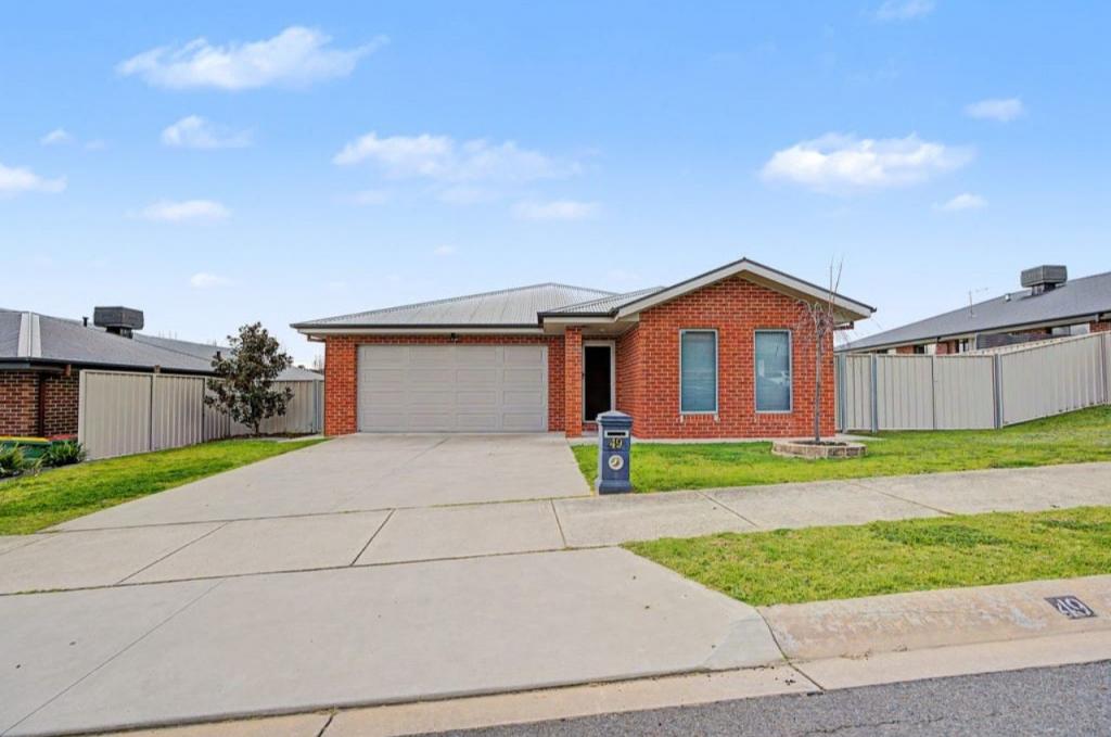 49 STOCKMAN CCT, THURGOONA, NSW 2640