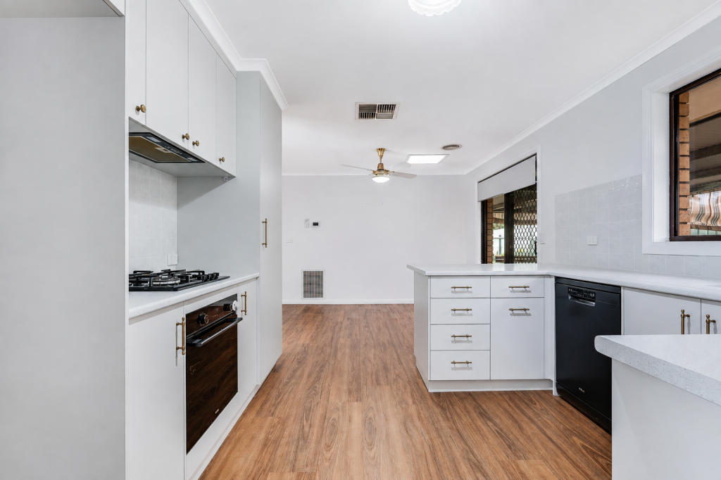 9 Blackbutt Ct, Thurgoona, NSW 2640